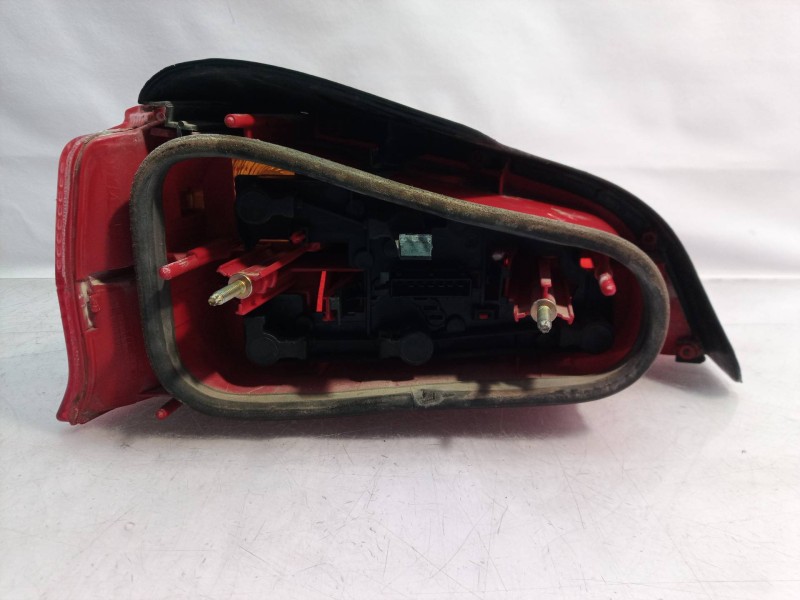 Recambio de piloto trasero derecho para peugeot 106 (s1) cocktail referencia OEM IAM 635184  