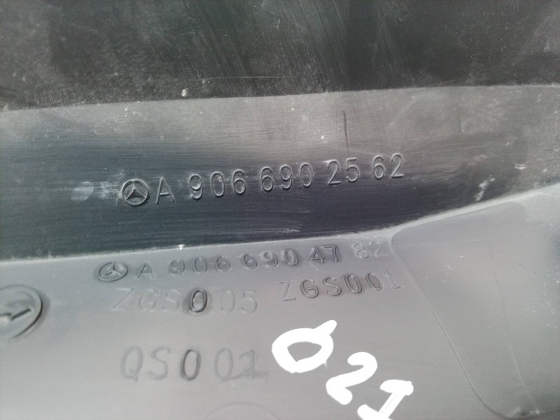 Recambio de moldura para volkswagen crafter caja cerrada 2.0 tdi referencia OEM IAM A9066904782 A9066904782 A9066904782