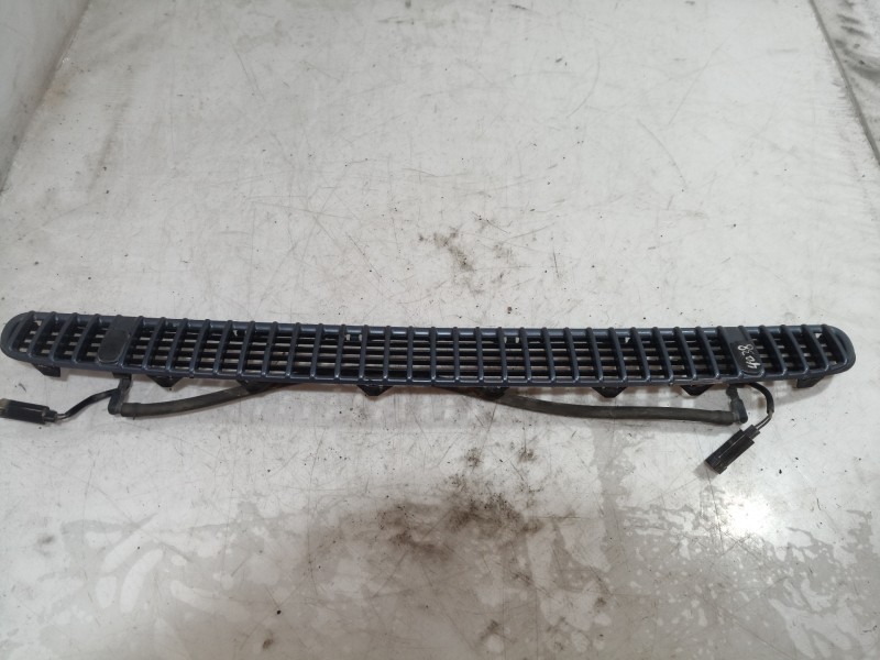 Recambio de rejilla delantera para bmw serie 3 touring (e46) 330xi referencia OEM IAM 51137075312 51137075312 51137075312