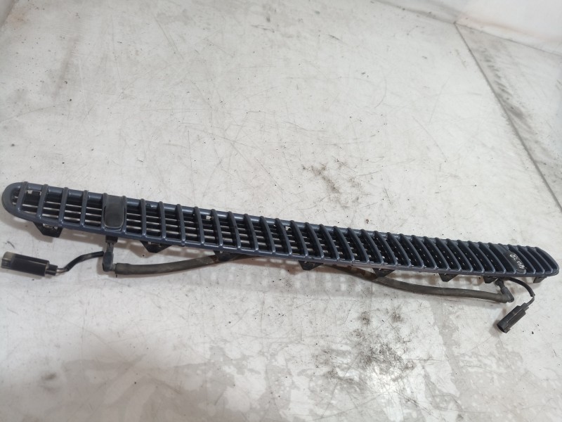 Recambio de rejilla delantera para bmw serie 3 touring (e46) 330xi referencia OEM IAM 51137075312 51137075312 51137075312