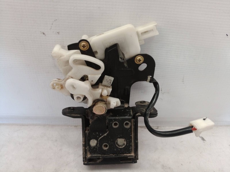 Recambio de cerradura maletero / porton para mazda 3 berlina (bk) referencia OEM IAM    Recambio de cerradura maletero / porton para mazda 3 berlina (bk) referencia OEM IAM