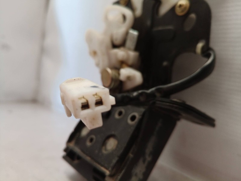 Recambio de cerradura maletero / porton para mazda 3 berlina (bk) referencia OEM IAM    Recambio de cerradura maletero / porton para mazda 3 berlina (bk) referencia OEM IAM