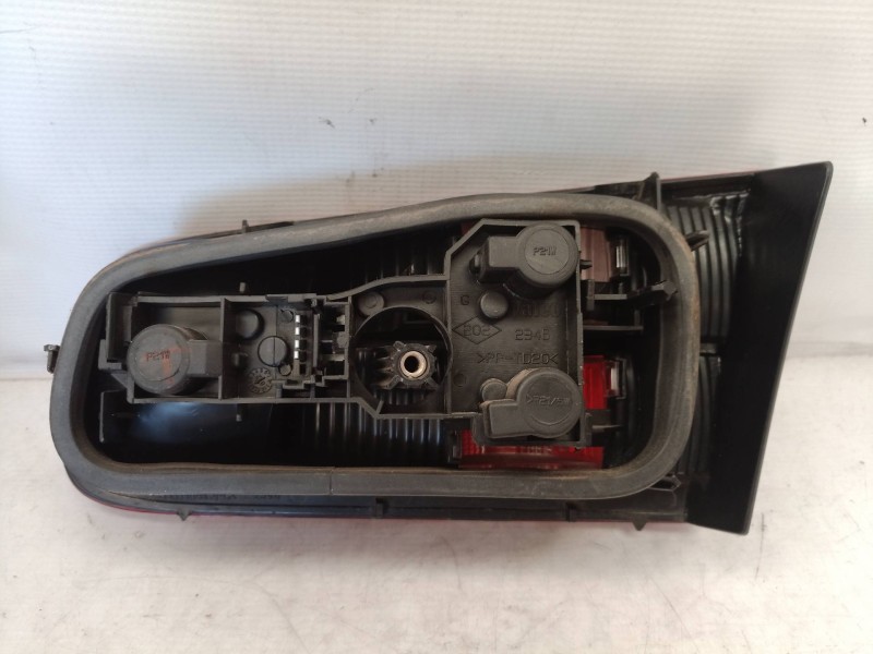 Recambio de piloto trasero izquierdo interior para renault laguna ii (bg0) 2.2 dci turbodiesel referencia OEM IAM 8200002475 820