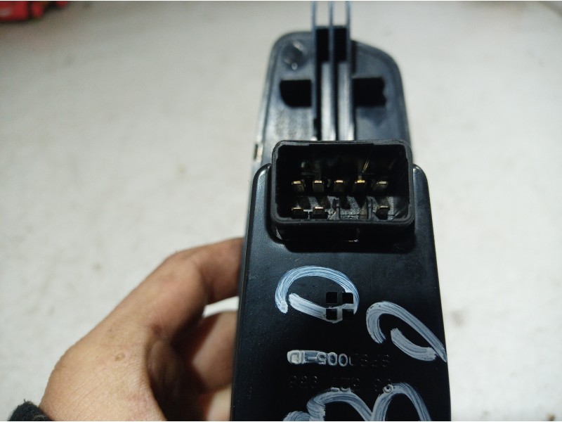 Recambio de mando elevalunas delantero derecho para ssangyong rexton 270 xdi limited referencia OEM IAM 96327938 96327938 963279