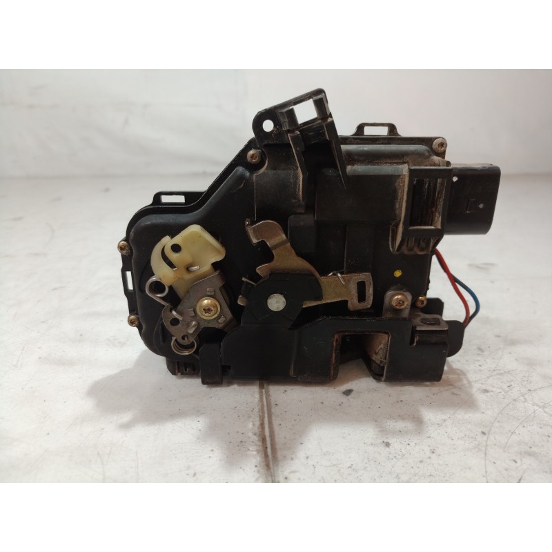Recambio de cerradura puerta delantera izquierda para audi a4 berlina (8e) 2.5 tdi quattro sport edition (132kw) referencia OEM 