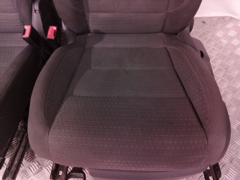 Recambio de juego asientos completo para volkswagen touran (1t3) referencia OEM IAM   