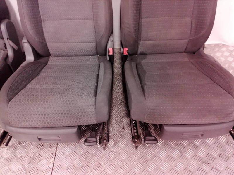 Recambio de juego asientos completo para volkswagen touran (1t3) referencia OEM IAM   