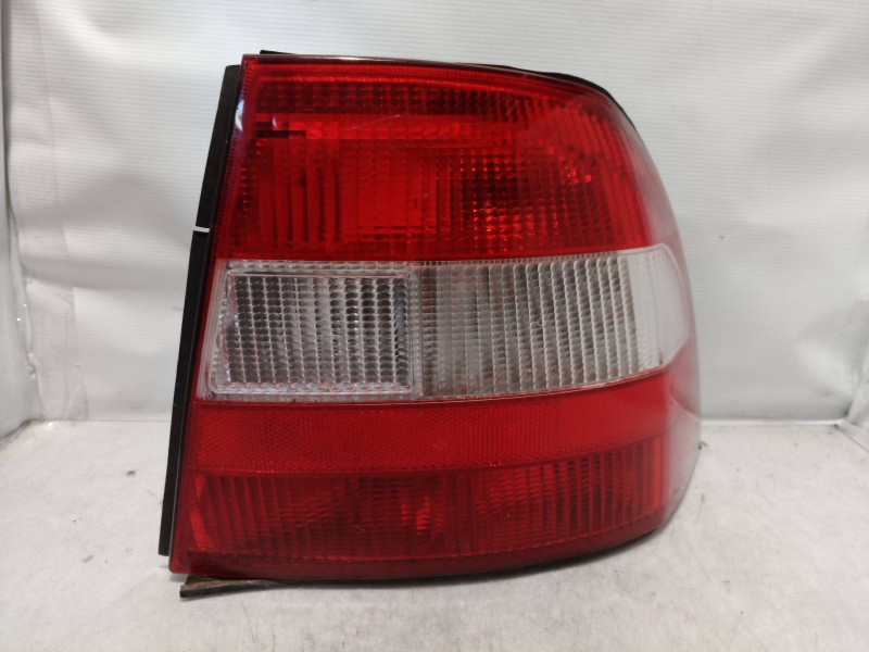 Recambio de piloto trasero derecho para opel vectra b berlina básico referencia OEM IAM 90568049 90568049 37360748