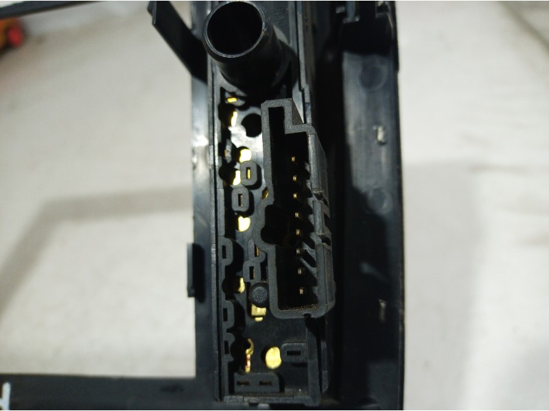 Recambio de moldura para mercedes-benz clase m (w163) 320 (163.154) referencia OEM IAM A1636801736 A1636801736 A1636801736