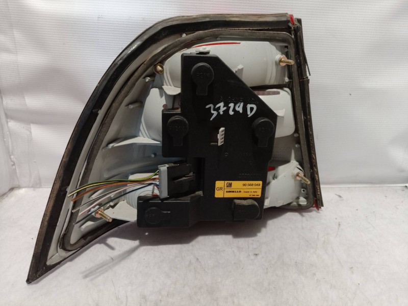 Recambio de piloto trasero derecho para opel vectra b berlina básico referencia OEM IAM 90568049 90568049 37360748