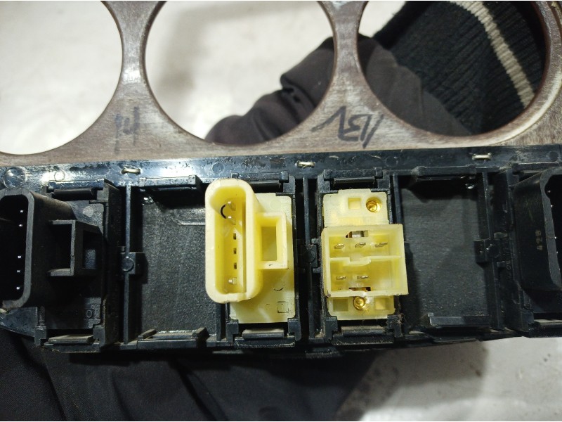 Recambio de moldura para mercedes-benz clase m (w163) 320 (163.154) referencia OEM IAM A1636801736 A1636801736 A1636801736