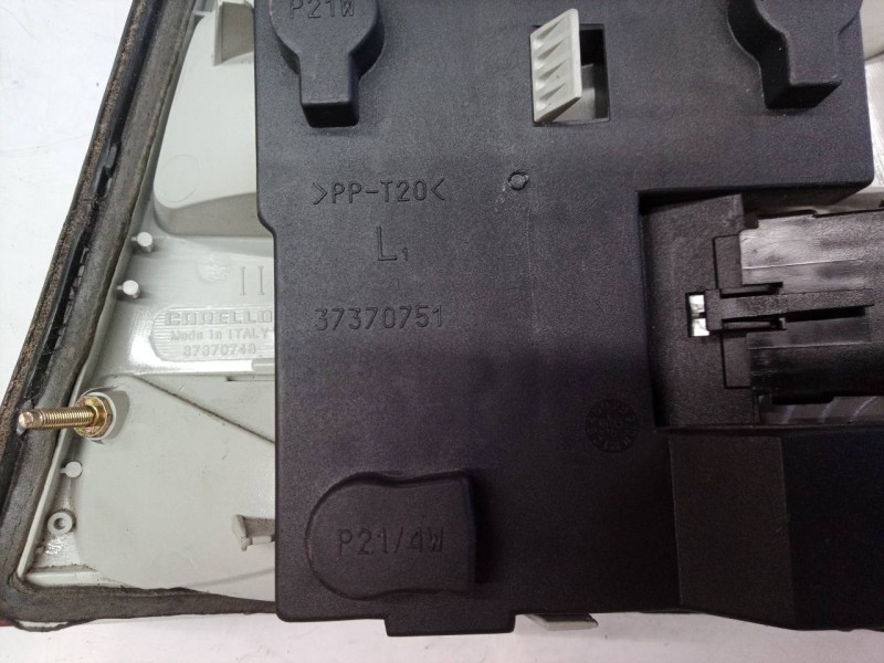 Recambio de piloto trasero izquierdo para opel vectra b berlina básico referencia OEM IAM 37370748 37370748 37370748