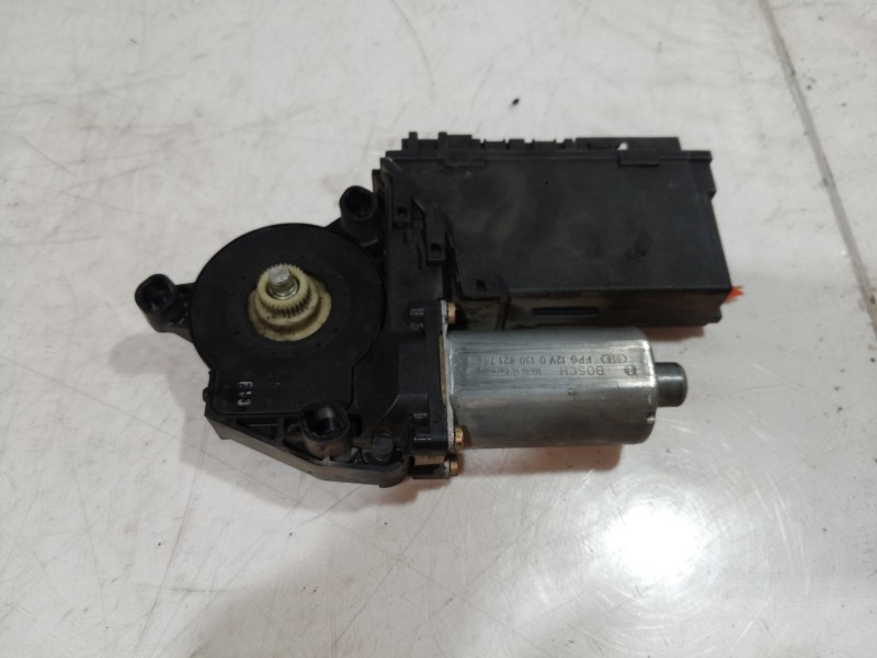 Recambio de motor elevalunas delantero derecho para audi a4 berlina (8e) 2.5 tdi quattro sport edition (132kw) referencia OEM IA