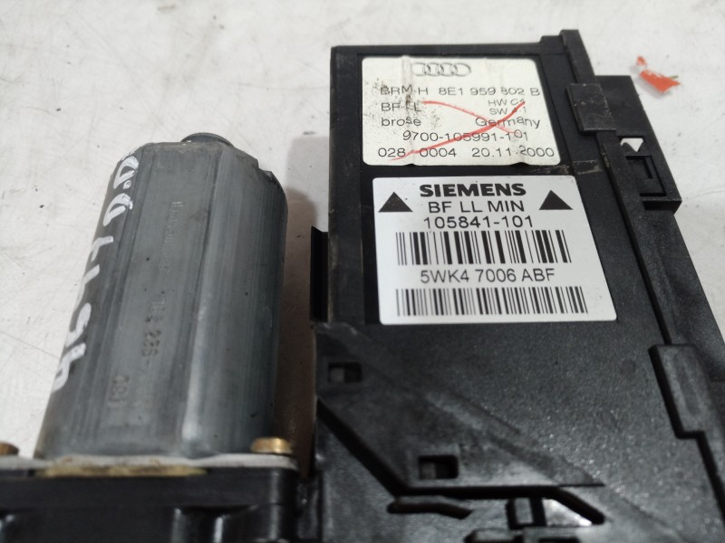 Recambio de motor elevalunas delantero derecho para audi a4 berlina (8e) 2.5 tdi quattro sport edition (132kw) referencia OEM IA