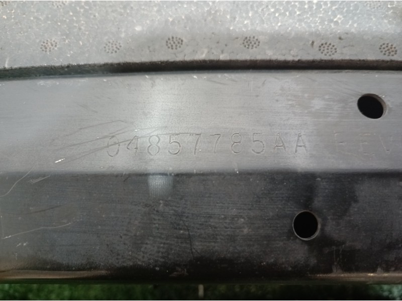 Recambio de refuerzo paragolpes delantero para chrysler grand voyager limited referencia OEM IAM  04857785AA 04857785