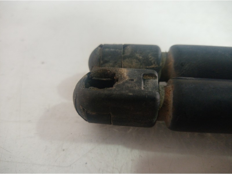 Recambio de amortiguadores maletero / porton para opel omega b elegance berlina referencia OEM IAM 90379054 90379054 90379054