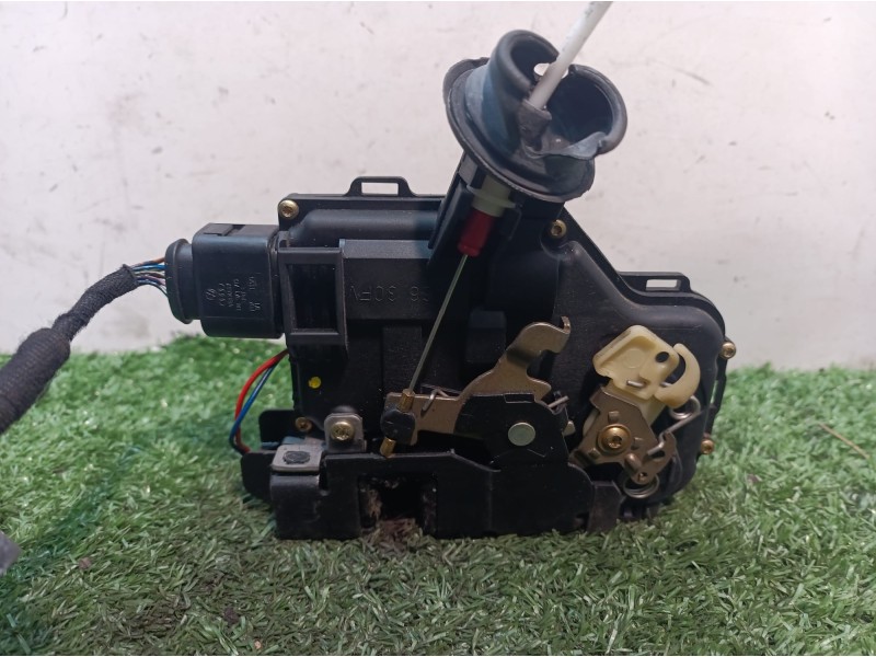 Recambio de cerradura puerta delantera derecha para audi a2 (8z) 1.4 colour.storm referencia OEM IAM 8Z1837016D  