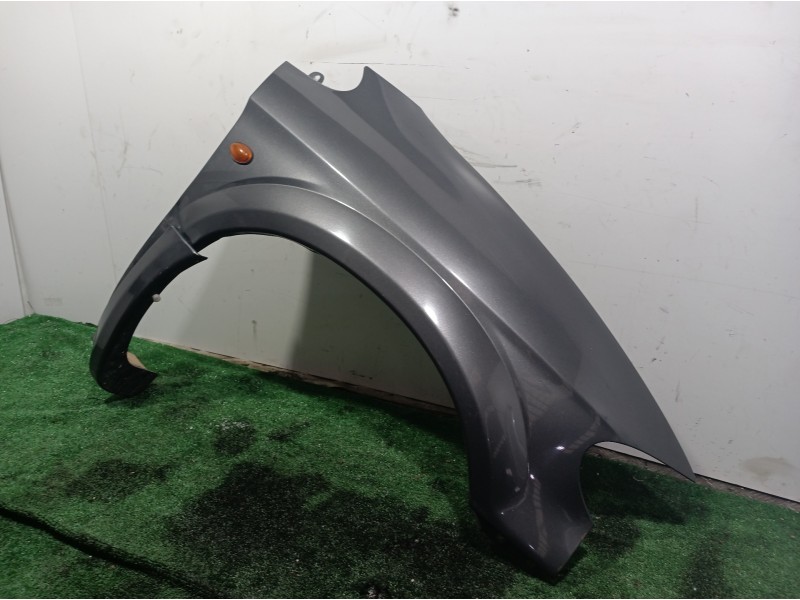 Recambio de aleta delantera derecha para chrysler grand voyager limited referencia OEM IAM   