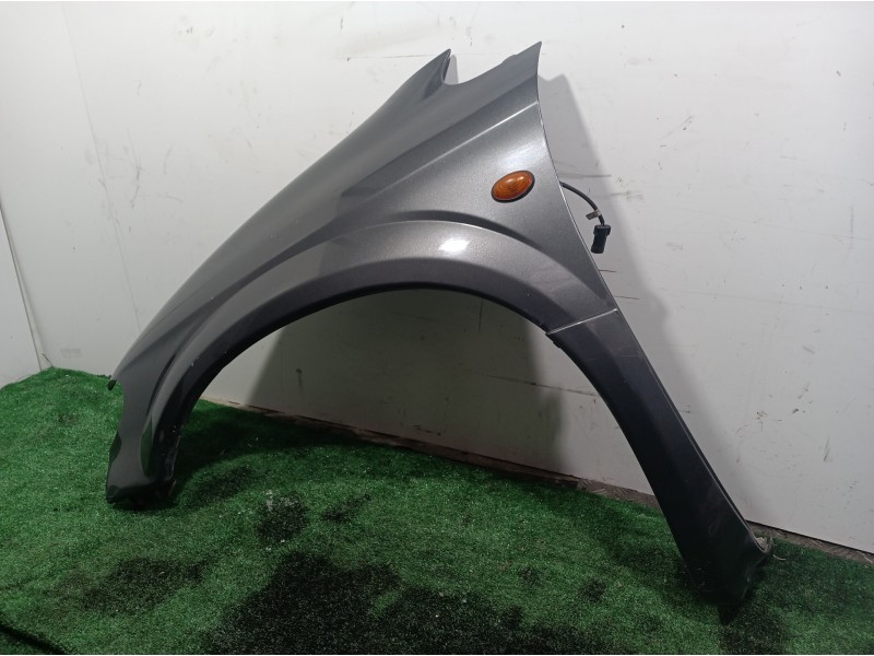 Recambio de aleta delantera izquierda para chrysler grand voyager limited referencia OEM IAM   