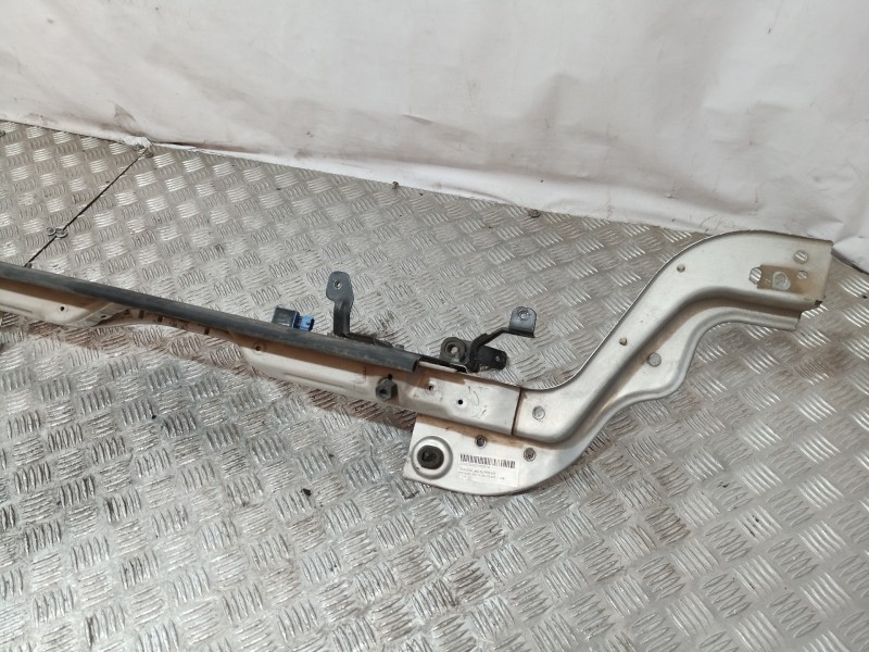 Recambio de travesaño superior para fiat qubo (300) 1.3 16v jtd cat referencia OEM IAM   