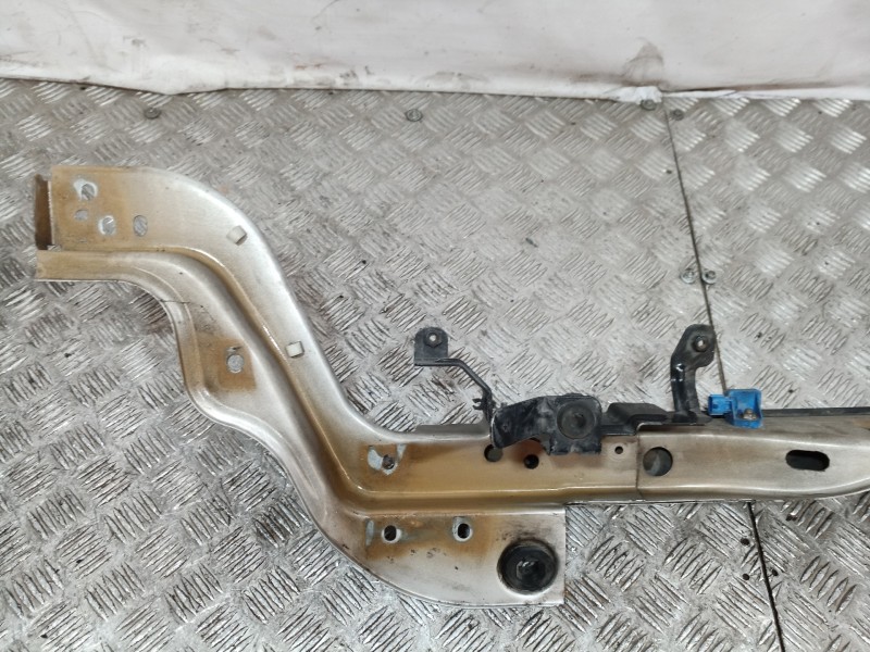 Recambio de travesaño superior para fiat qubo (300) 1.3 16v jtd cat referencia OEM IAM   