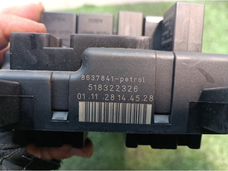 Recambio de caja reles / fusibles para volvo s60 berlina referencia OEM IAM 8637841 8637841 518322326