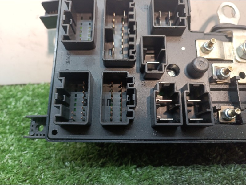 Recambio de caja reles / fusibles para volvo s60 berlina referencia OEM IAM 8637841 8637841 518322326