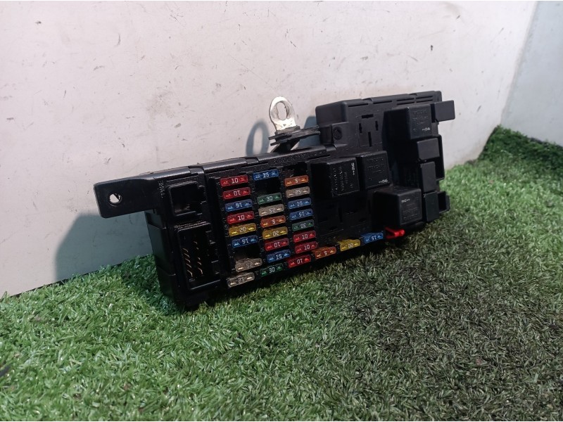 Recambio de caja reles / fusibles para volvo s60 berlina referencia OEM IAM 8637841 8637841 518322326