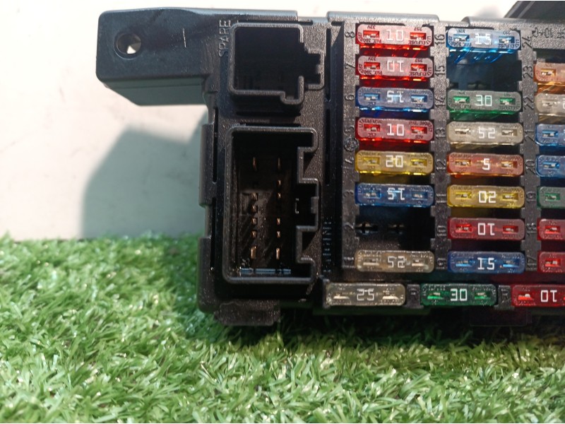 Recambio de caja reles / fusibles para volvo s60 berlina referencia OEM IAM 8637841 8637841 518322326
