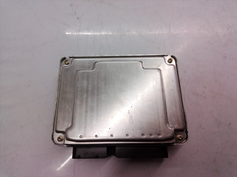 Recambio de centralita motor uce para volkswagen passat berlina (3b3) advance referencia OEM IAM 038906019DS 038906019 028101054