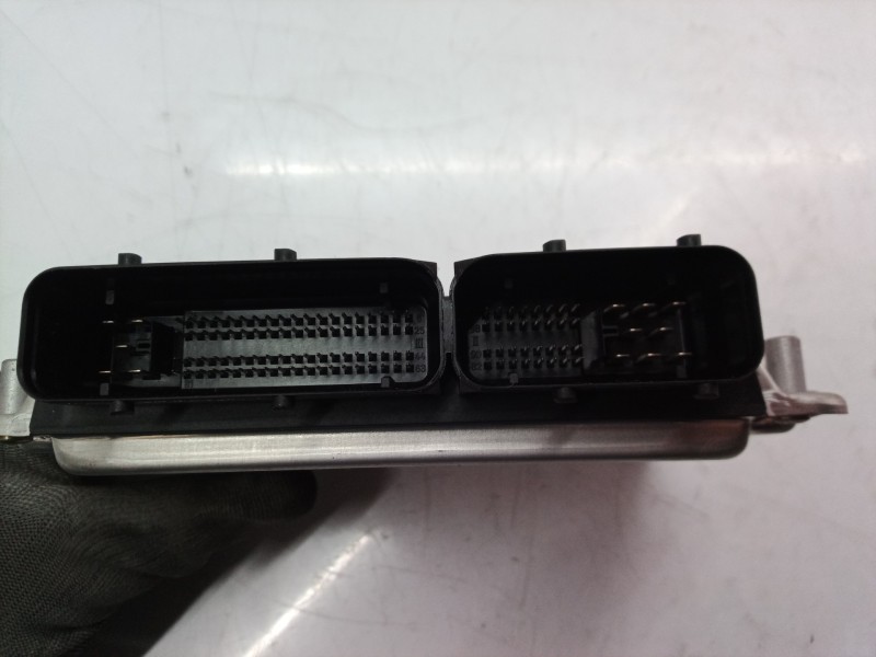 Recambio de centralita motor uce para volkswagen passat berlina (3b3) advance referencia OEM IAM 038906019DS 038906019 028101054