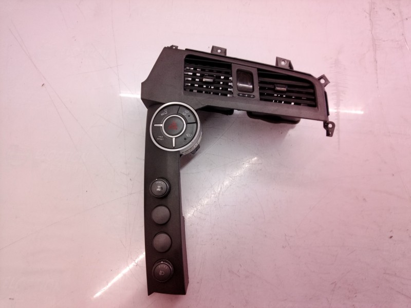 Recambio de aireador para ssangyong kyron 200 xdi premium 4wd referencia OEM IAM 6961009000 6961009000 8530109220