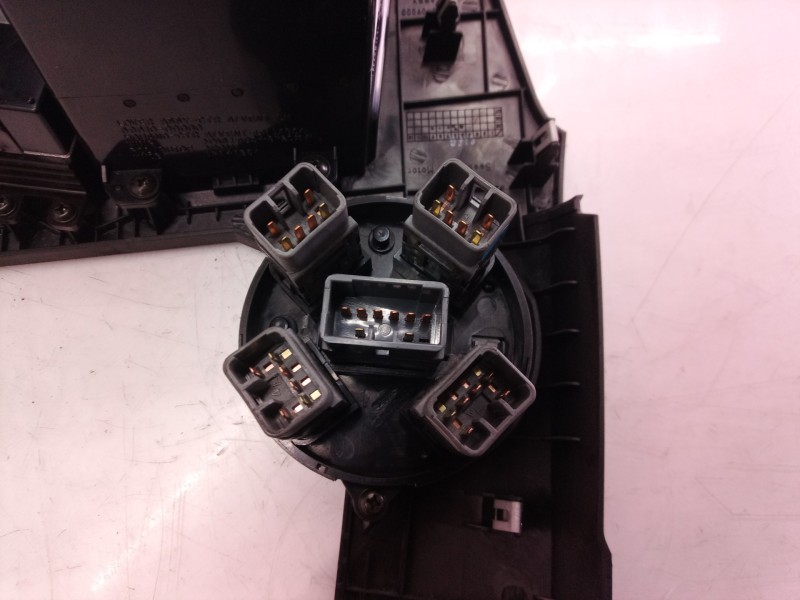 Recambio de aireador para ssangyong kyron 200 xdi premium 4wd referencia OEM IAM 6961009000 6961009000 8530109220