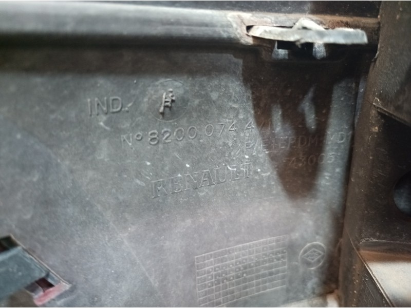 Recambio de paragolpes delantero para renault clio ii fase ii (b/cb0) 1.2 16v referencia OEM IAM 8200074471 8200074471 820007447