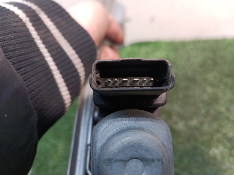 Recambio de elevalunas trasero izquierdo para renault scenic ii referencia OEM IAM 0675D4 0675D4 402049F