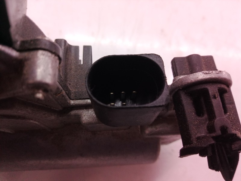 Recambio de motor cierre centralizado porton para seat ateca (kh7) referencia OEM IAM 5TA827887A 5TA827887 5TA827887