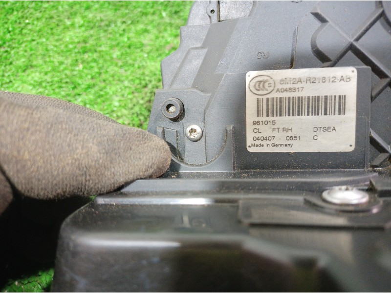 Recambio de cerradura puerta delantera derecha para ford mondeo ber. (ca2) ambiente referencia OEM IAM 6M2AR21812AB 6M2AR21812AB