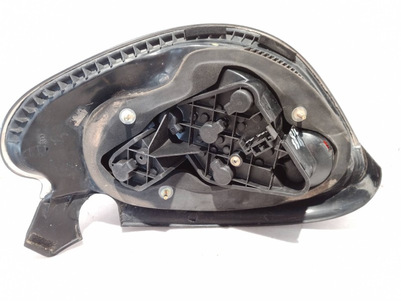 Recambio de piloto trasero derecho para fiat bravo (182) 1.6 16v / 16v 100 sx referencia OEM IAM 0046538352  