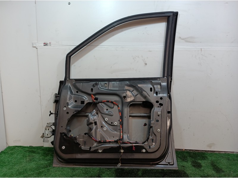 Recambio de puerta delantera derecha para chrysler grand voyager limited referencia OEM IAM   