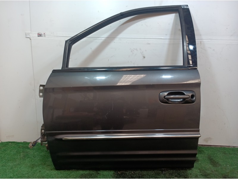 Recambio de puerta delantera izquierda para chrysler grand voyager limited referencia OEM IAM   