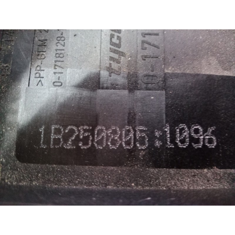 Recambio de caja reles / fusibles para volkswagen golf v berlina (1k1) conceptline (e) referencia OEM IAM 017181301 017181301 01