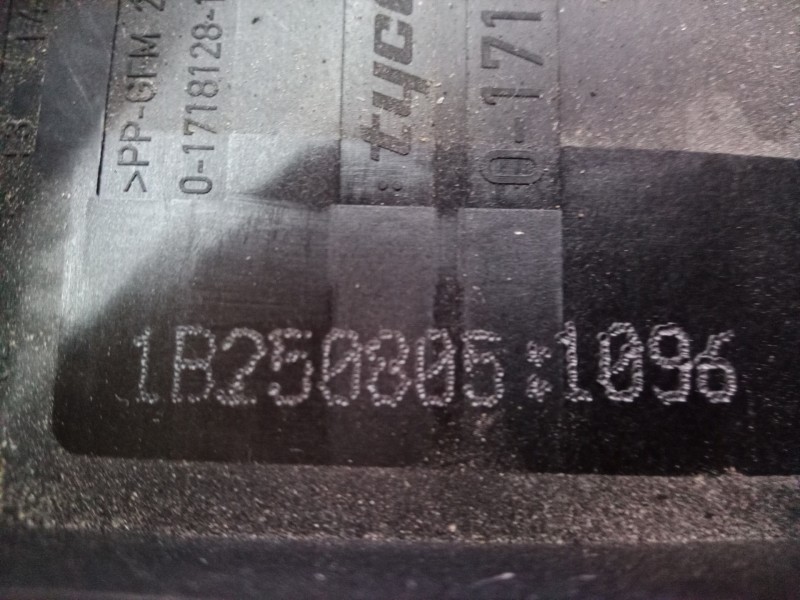 Recambio de caja reles / fusibles para volkswagen golf v berlina (1k1) conceptline (e) referencia OEM IAM 017181301 017181301 01