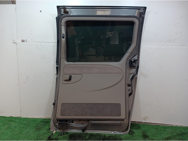 Recambio de puerta lateral corredera derecha para chrysler grand voyager limited referencia OEM IAM   