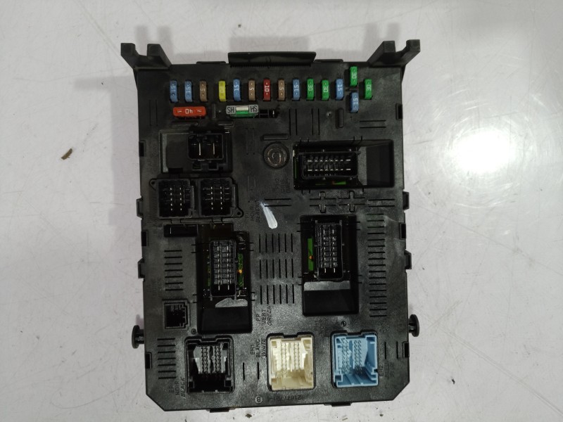 Recambio de caja reles / fusibles para peugeot 407 st confort referencia OEM IAM 281197298A 281197298 281197298