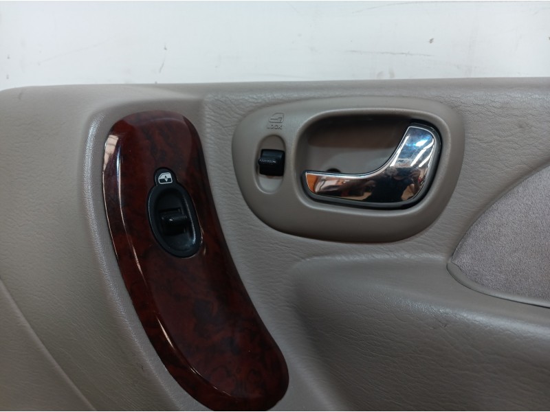Recambio de guarnecido puerta delantera derecha para chrysler grand voyager limited referencia OEM IAM  XW321L5AA XW321L5