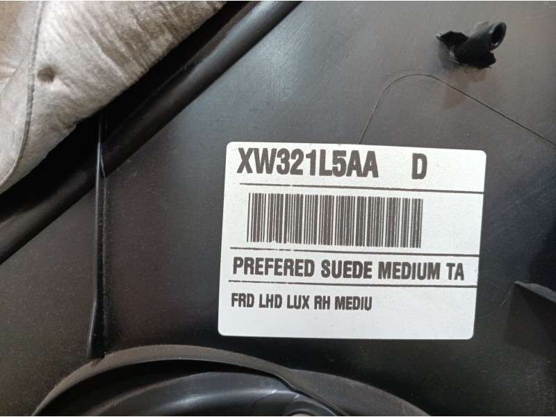Recambio de guarnecido puerta delantera derecha para chrysler grand voyager limited referencia OEM IAM  XW321L5AA XW321L5