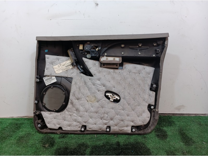Recambio de guarnecido puerta delantera izquierda para chrysler grand voyager limited referencia OEM IAM  XW331L5AA XW331L5AA