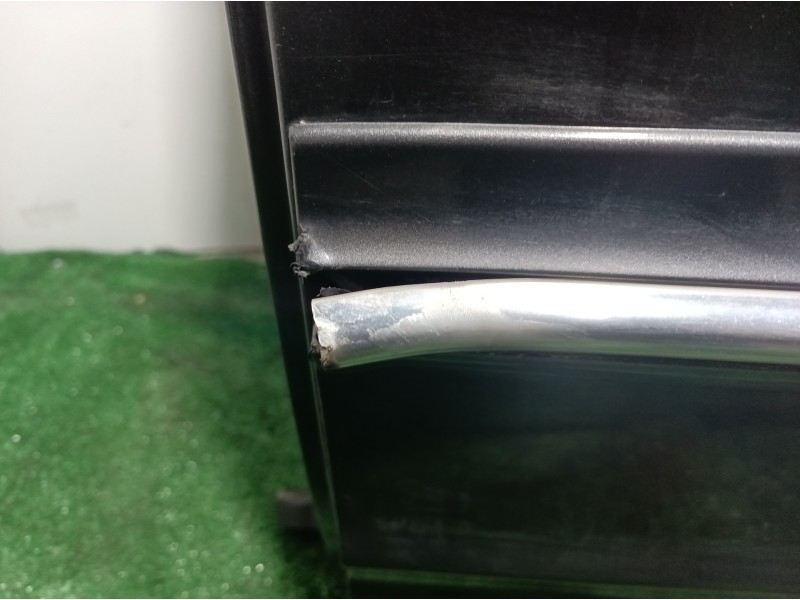 Recambio de puerta lateral corredera izquierda para chrysler grand voyager limited referencia OEM IAM   