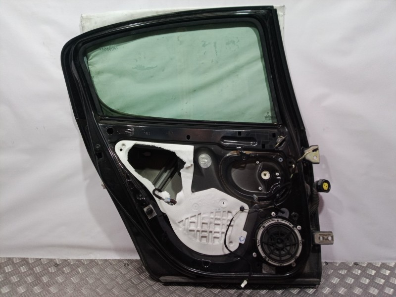 Recambio de puerta trasera izquierda para peugeot 407 st confort referencia OEM IAM   