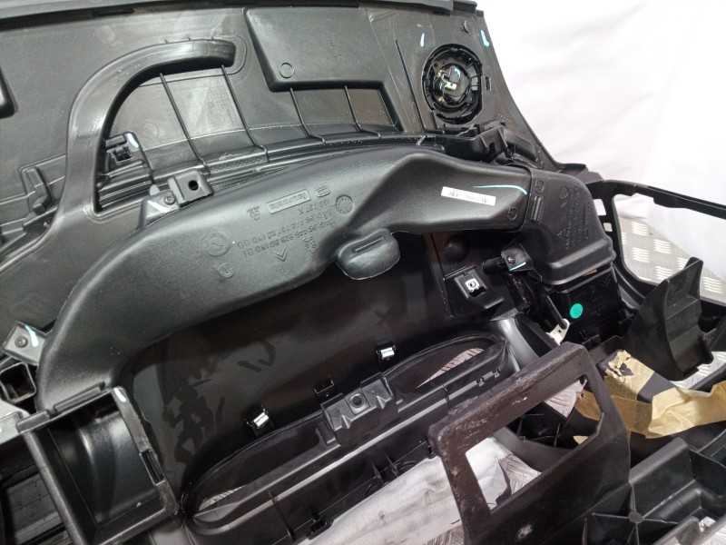 Recambio de salpicadero para peugeot 407 st confort referencia OEM IAM   